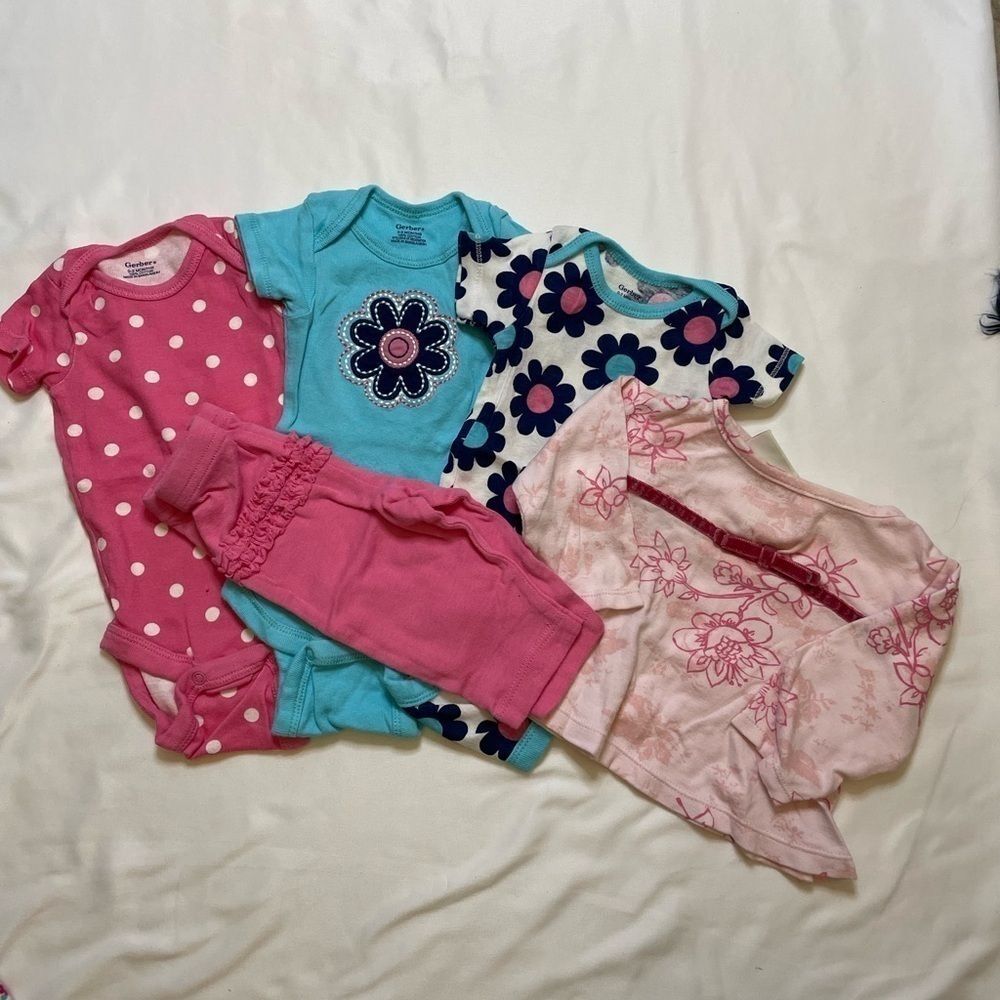 Girls Gerber size 0-3 months 3 onesies, 1 pants, and 1 shirt set